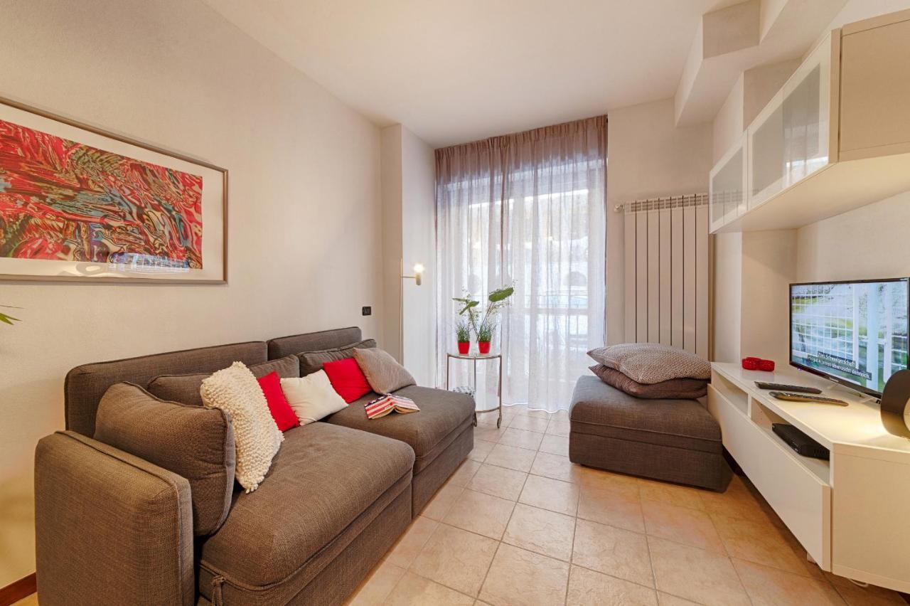 Modern Lakefront 2-Bedroom Apartment Acquaseria Exterior foto